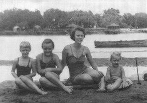 Sandbar-Ruth, El, Mom, Diane, c1951b