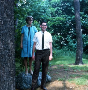 1968 Jun David and Elouise waiting for babyC