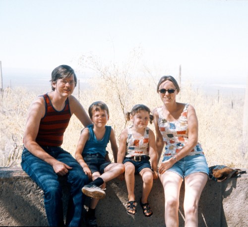 1975 Sep Family portrait in Arizona